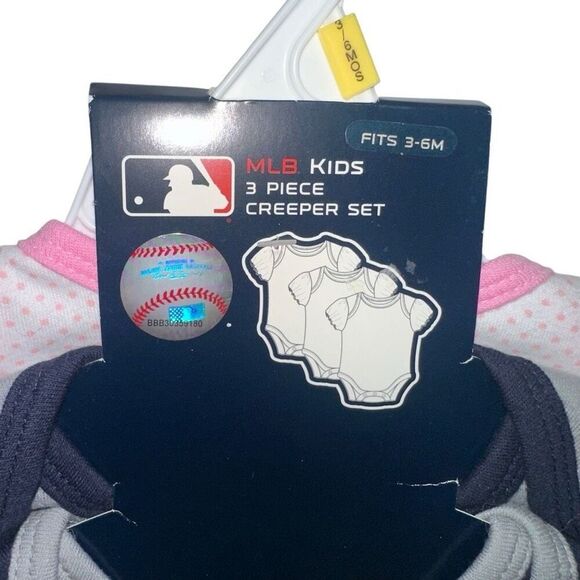 MLB New York Yankees 3-6M 3 piece Onesie set NWT - Picture 6 of 7